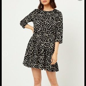 Black and white 3/4 sleeve dress